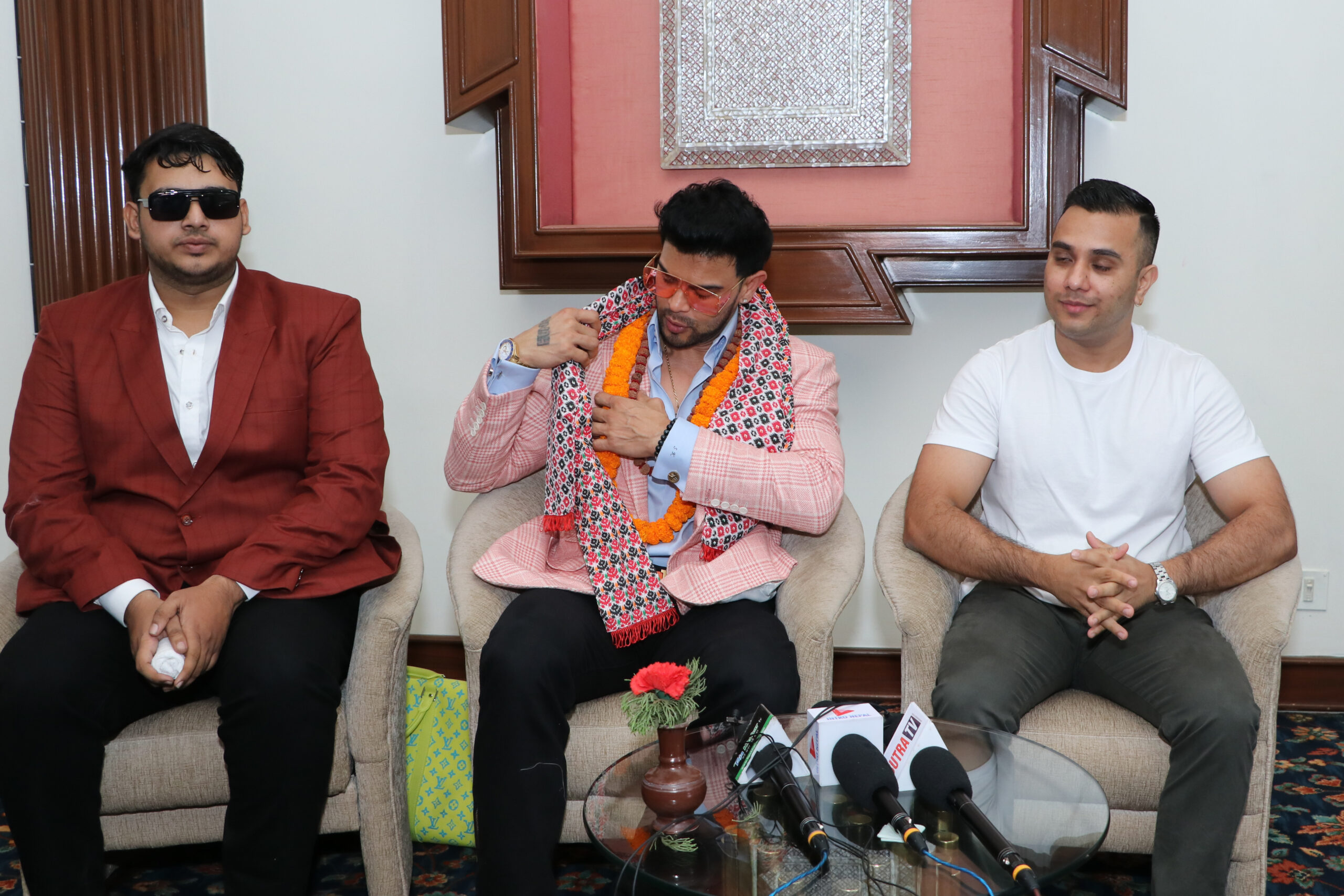 बलिउड सेलिब्रेटी साहिल खान नेपाल आइपुगे