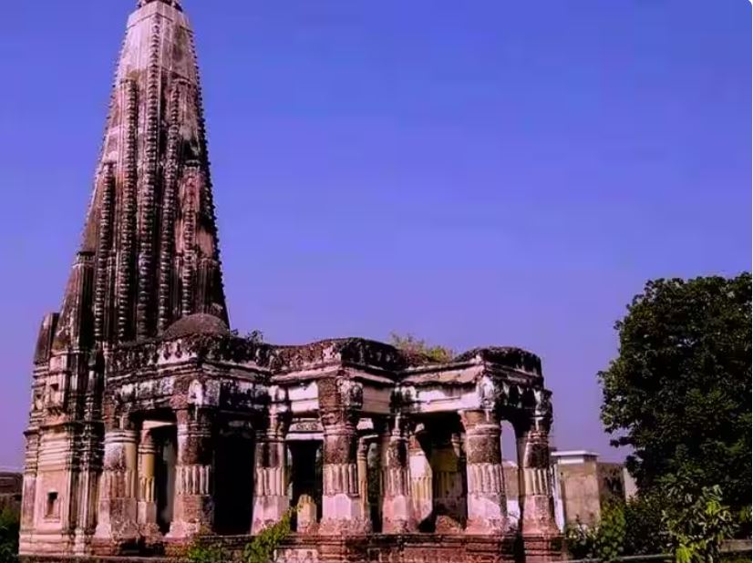 पाकिस्तानमा ७२ बर्षसम्म बन्द रहेको हिन्दु मन्दिर खोलियो, नियमित पुजापाठ हुँदै