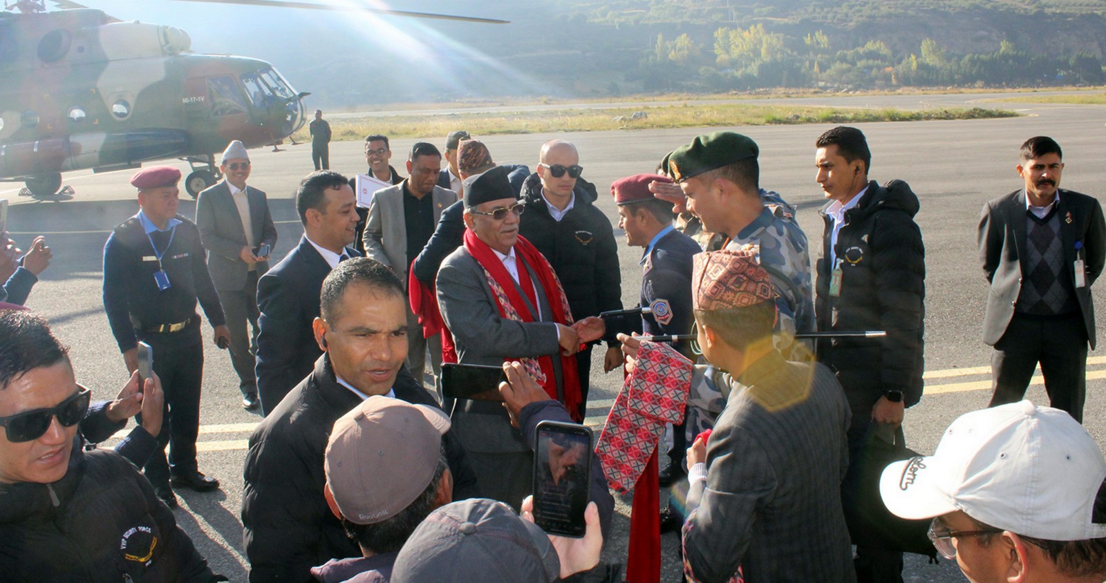 प्रधानमन्त्री दाहाल मुुस्ताङमा