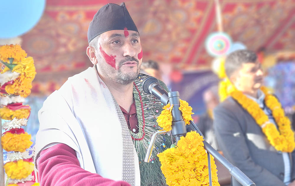 सञ्चारमन्त्री खरेललाई गृह जिल्लामा अभिनन्दन